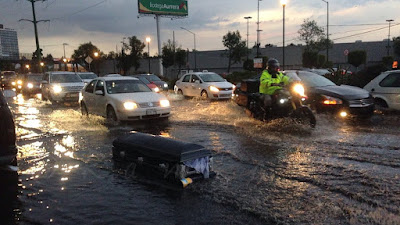 Un ataúd se pasea por las calles de Ciudad de México