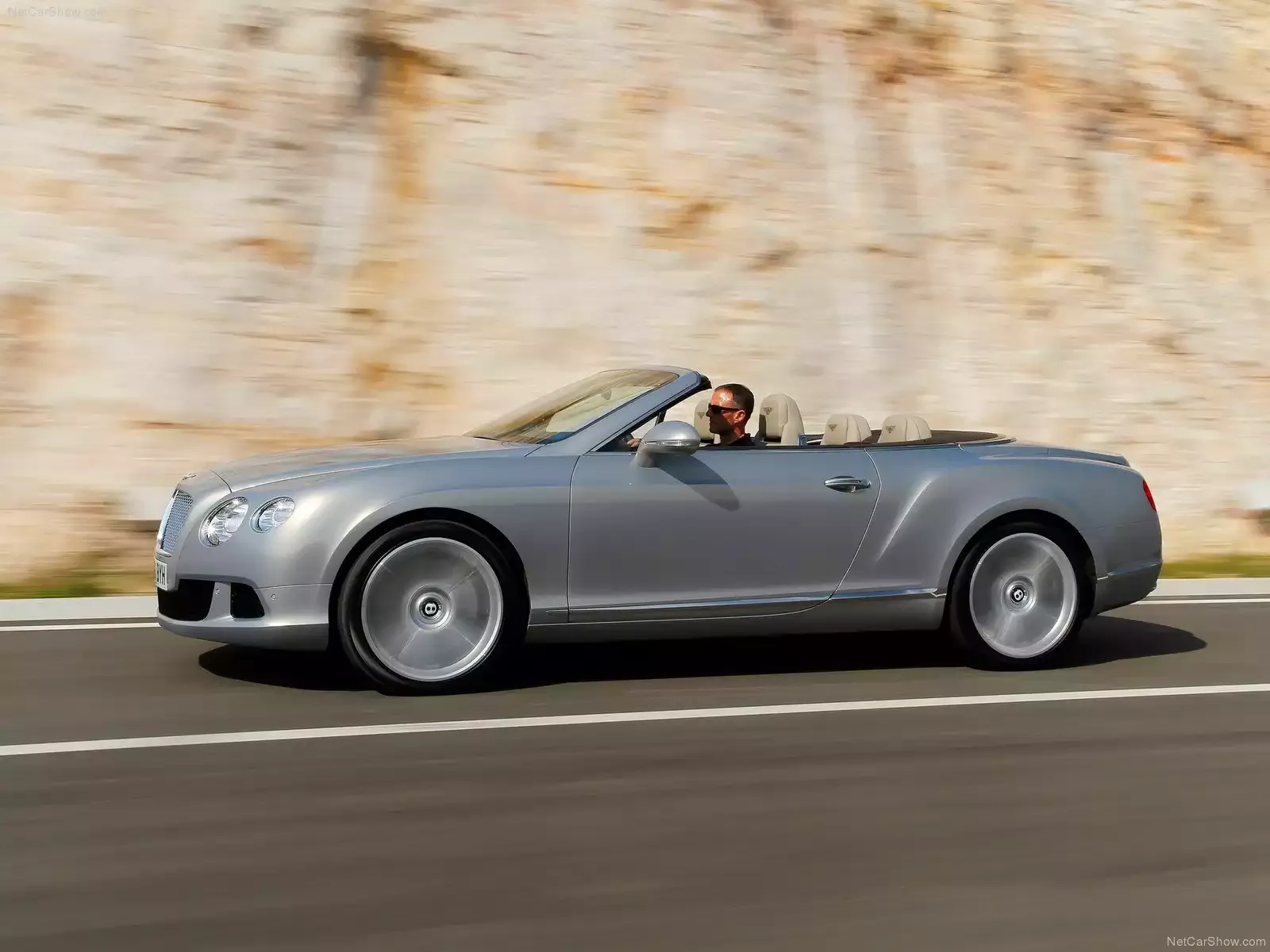 Hình ảnh xe ô tô Bentley Continental GTC 2012 & nội ngoại thất