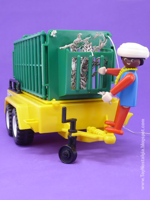 Playmobil 3529 - Acoplado con jaula Nativo depositando alimento para el rinoceronte (Playmobil Safari)