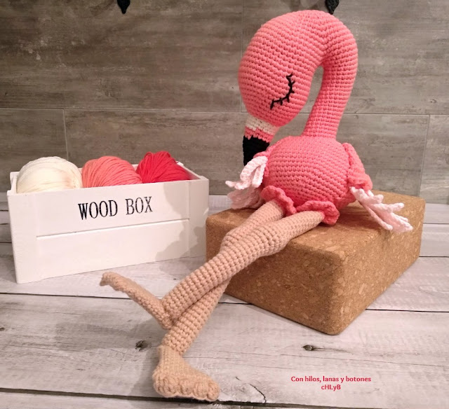 Con hilos, lanas y botones: Flo the Flamingo (patrón de The Little Hook Crochet, littleaquagirl)