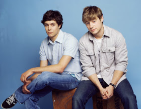 the oc season 1 promotional photo ryan, seth