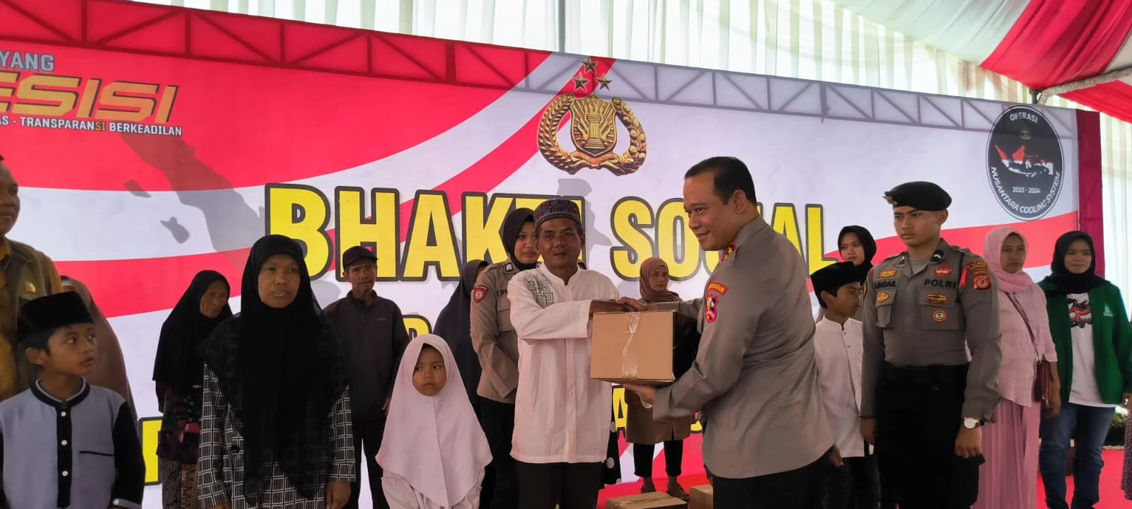 Kaops NCS Bagikan Ribuan Paket Sembako