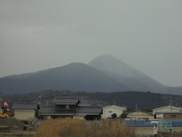 雪降る孝霊山