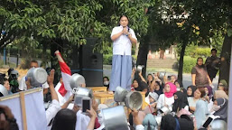 Emak-Emak di Bogor Demo Pakai Pakaian Putih Abu-abu dan Panci, Terkait Kecurangan PPDB