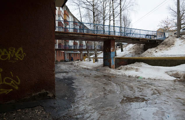 Мостики к подъездам