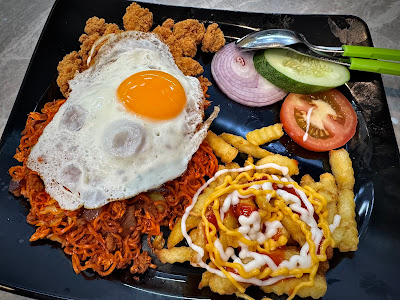 Umar Ali Cafe, maggie goreng popcorn chicken combo keema
