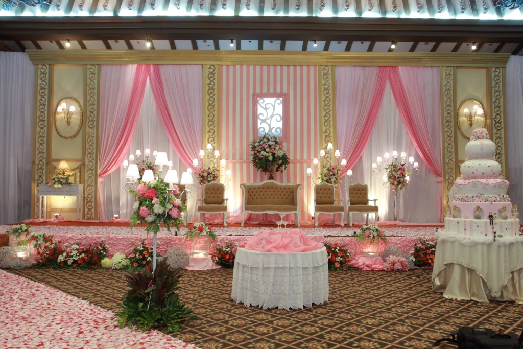 10 Dekorasi Pernikahan Bertema Pink Modern gebeet com