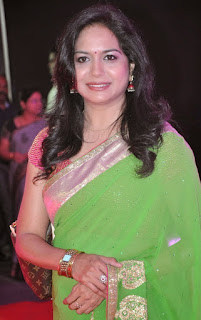 singer-sunitha-in-green-saree