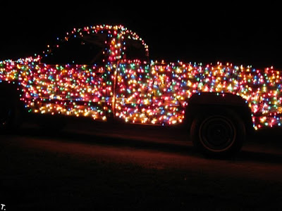 Christmas pickup van with 3000 bulbs Seen On www.coolpicturegallery.net