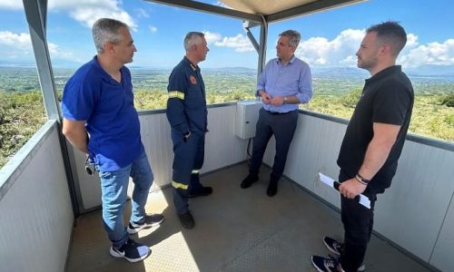 Το πυροφυλάκιο στο λόφο Περάνθης, επισκέφτηκε ο Δήμαρχος Αρταίων Χρ. Τσιρογιάννης συνοδευόμενος από τον Αντιδήμαρχο Πολιτικής Προστασίας Παντελή Κωλέτσο, τον Διοικητή της ΠΥ Άρτας Αντώνη Θεοχάρη και τον Προϊστάμενο της Πολιτικής Προστασίας του Δήμου Γιώργο Τζελέπη.