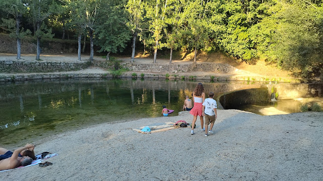 Zona de Areal da praia fluvial de Fermil de Basto