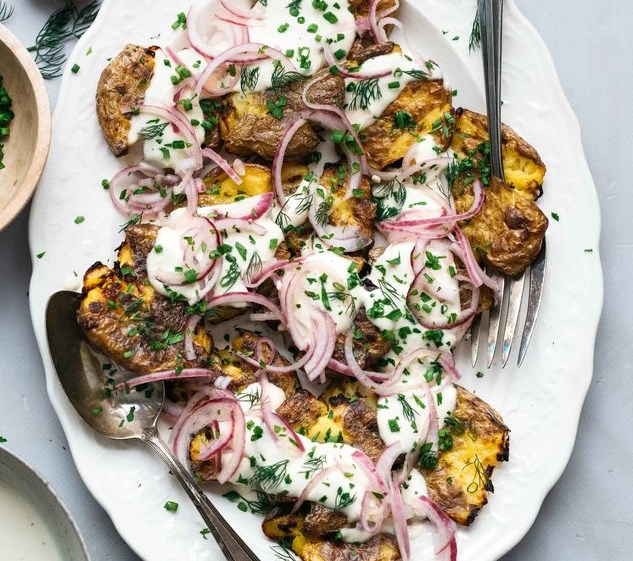 CRISPY SMASHED POTATO SALAD W/ GARLICKY YOGURT VINAIGRETTE & PICKLED RED ONIONS #vegetarian #veggies