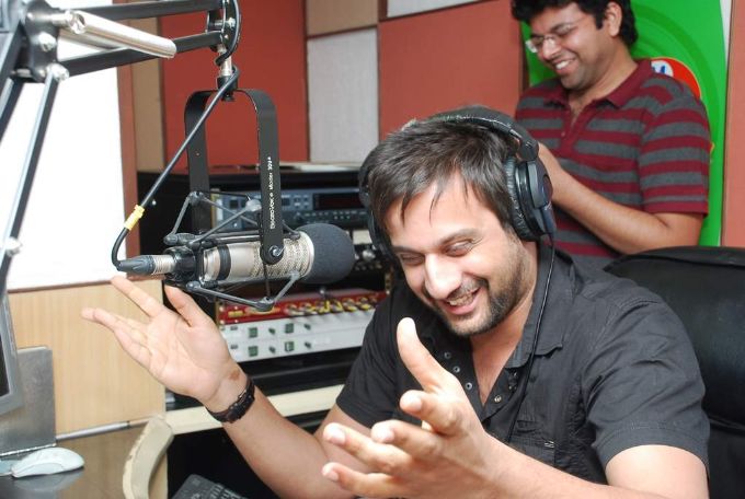 Amit Trivedi and Rhea Kapoor promote Aisha at Radio City Images