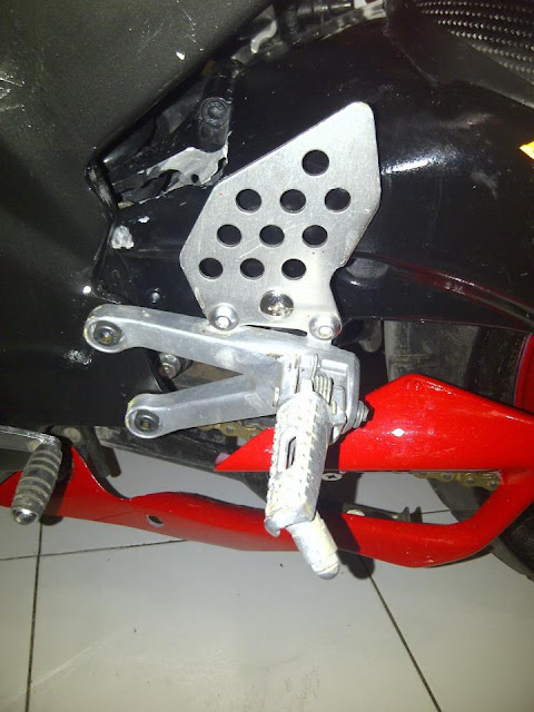 Spesifikasi Modifikasi Motor Vixion ala Ducati ini adalah : title=