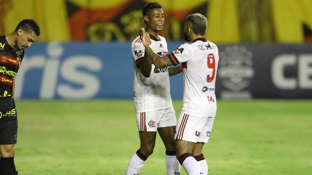 Flamengo domina, vence o Sport na Ilha do Retiro e reassume a vice-liderança do Brasileirão