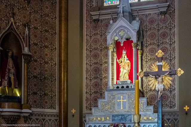 Altar na Catedral Basílica Menor de Nossa Senhora da Luz do Pinhais.