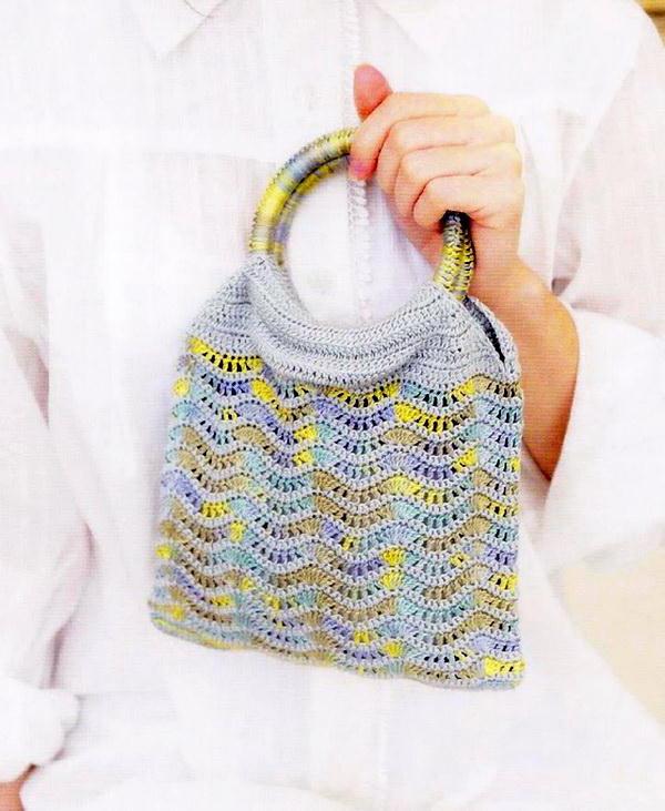 A simple and easy crochet bag using ripple stitch