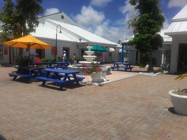 Główny plac we Freeport na Grand Bahama