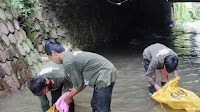 Gerak Cepat Bersihkan Sungai Cipaganti, Satgas Sub 08-22 Ketika Survay Wilayah Sungai
