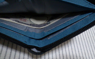 anello(アネロ)二つ折り財布「AU-H1154」お札入れの深さ-3