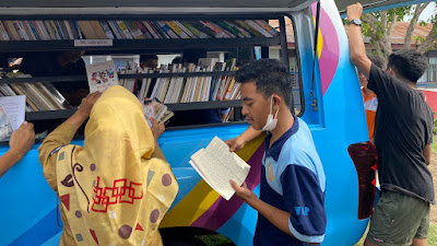 Warga Binaan Pemasyarakatan Lapas Bulukumba tampak antusias dikunjungi Mobil Perpustakaan Keliling