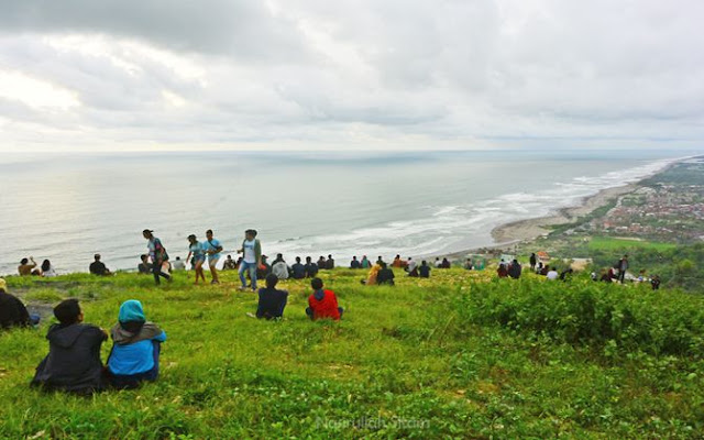 Bukit Paralayang mulai ramai didatangi wisatawan