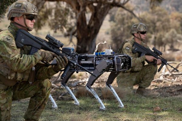 بالفيديو: الجيش الأمريكي يختبر روبوتات مقاتلة في صفوفه