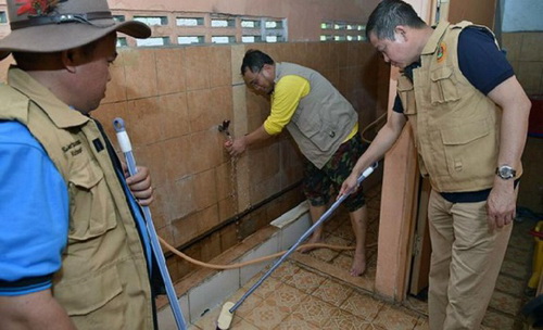 Menteri Ignas Jonan Ikut Aksi Bersih Masjid di Jakarta