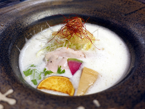 Mugi to Tori 麦×鶏 [Osaka, JAPAN] - Best amazing chicken paitan broth ramen (鶏白湯拉麺) near Shinsaibashi, sea urchin flavor, cappuccino-style foam.
