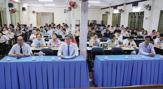 Quang cảnh lễ khai giảng lớp sơ cấp lý luận chính trị khóa V. (Ảnh: NN)