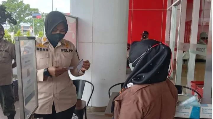 Omicron Menggila, Mal Di Padang Diawasi Ketat Satpol PP