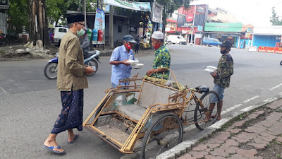 Tren Jumat Berkah: Bukan Sekadar Memberi Makan, tapi Juga Hidupkan Ekonomi Tetangga