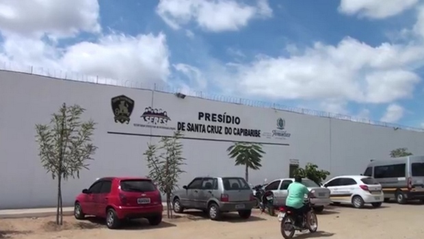 80 detentos são transferidos do presídio de Santa Cruz do Capibaribe para a penitenciária de Tacaimbó