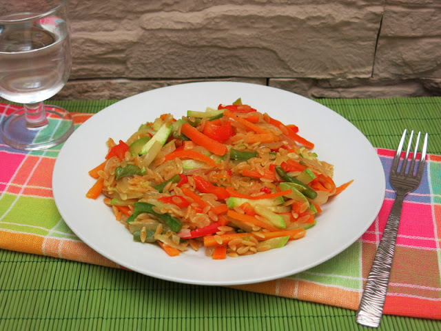 VERDURAS SALTEADAS CON "ARROZ" DE LENTEJAS