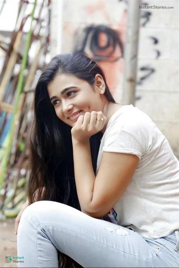 Shalini Pandey hot, Shalini Pandey Sexy, Shalini Pandey gorgeous looks, Shalini Pandey hottest looks, Shalini Pandey lovely smile, Shalini Pandey Cutest looks, Shalini Pandey sexy Nevel show