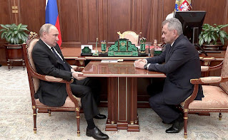 Putin, Rusya Savunma Bakanı Sergei Shoigu ile bir çalışma toplantısı yaptı.