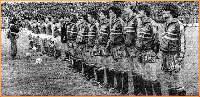 SELECCIÓN DE ESPAÑA. Temporada 1982-83. Arconada, Camacho, Juan José, Pedraza, Víctor, Santillana, Gordillo, Carrasco, Maceda, Bonet, Marcos. SELECCIÓN DE IRLANDA 3 🆚 SELECCIÓN DE ESPAÑA 3 Miércoles 17/11/1982, 15:30 horas. VII Copa de Europa de Selecciones Nacionales Francia 1984, fase de clasificación, Grupo VII. Dublín, Irlanda, estadio de Lansdowne Road. GOLES: ⚽1-0: 2’, Grimes. ⚽1-1: 30’, Maceda. ⚽1-2: 46’, Martin. ⚽1-3: 60’, Víctor. ⚽2-3: 64’, Frank Stapleton. ⚽3-3: 76’, Frank Stapleton.