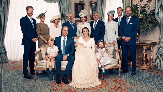 Ternyata ada Pesan Tersembunyi pada Outfit Keluarga Kerajaan Inggris