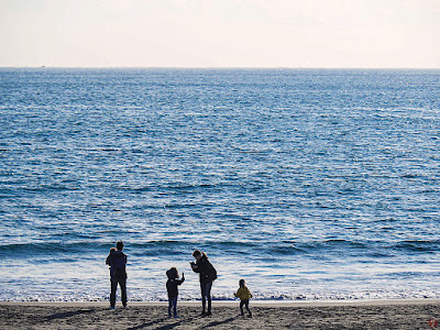 By the water's edge: Yuigahama-beach