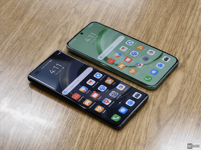 The display of the two phones