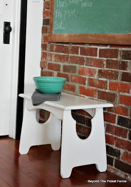 Fusion Mineral Paint transforms a thrift store wood stool