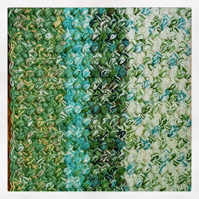 cushy bobble bath mat crochet pattern from tinsnips & scissors
