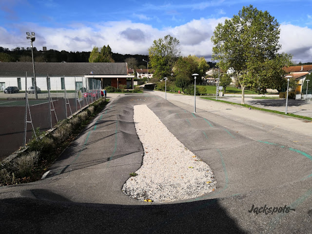 Pumptrack skatepark Hautecourt Romanèche