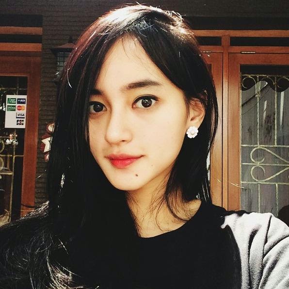 5 Foto Selfie Wanita Indonesia Tercantik di Twitter