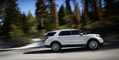 2011 Ford Explorer Side Action View