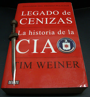 Portada del libro Legado de cenizas, de Tim Weiner