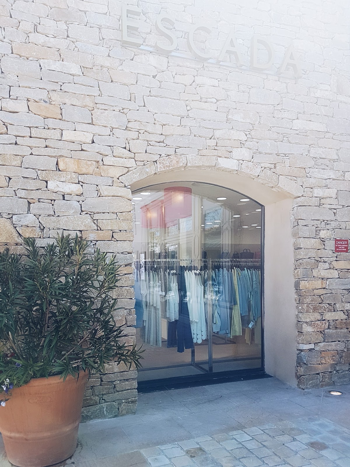 avis_village_des_marques_miramas_boutiques_prix_mama_syca_beaute