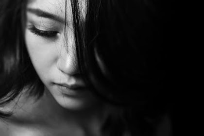 BAPER Ciri – Ciri Ini Membuktikan Kalo Kamu Adalah Orang Yang Mudah Terbawa Perasaan 