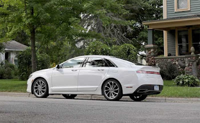 2017 Lincoln MKZ Review 3.0