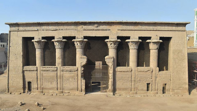Храм Эсны, также известный как Храм Хнума